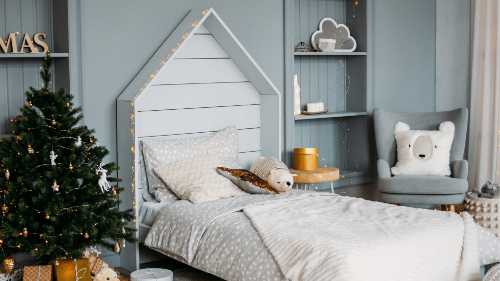 cama, ideas para decorar el hogar en otoño, árbol de navidad