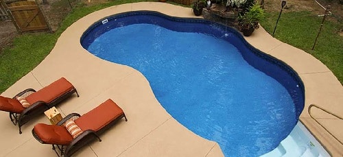 Una piscina enterrada súper moderna