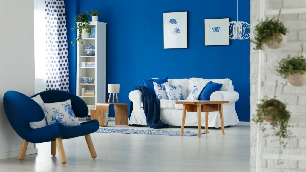 salón con muebles azules